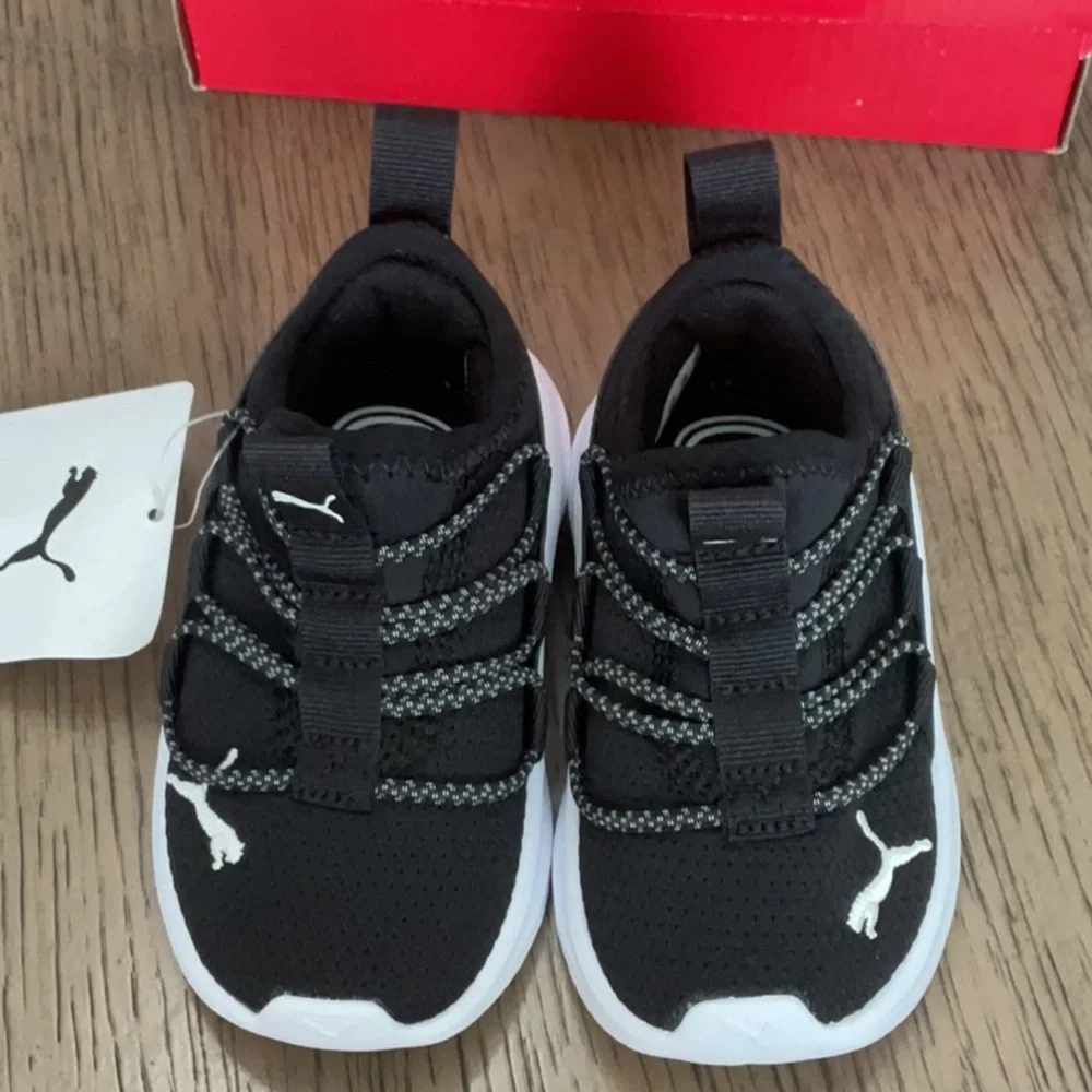Infant/toddler Puma sneaker size 5